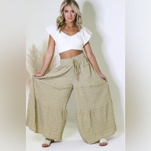 Free People Wide-Leg 
Tiered Pull-On Pant 
Size Large - Picture 3 of 15